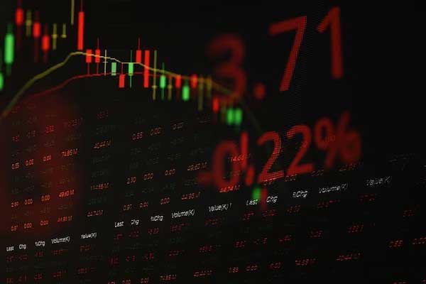 刘铭诚：4.10关税刺激黄金原油暴涨，实时行情解读及多空操作建议